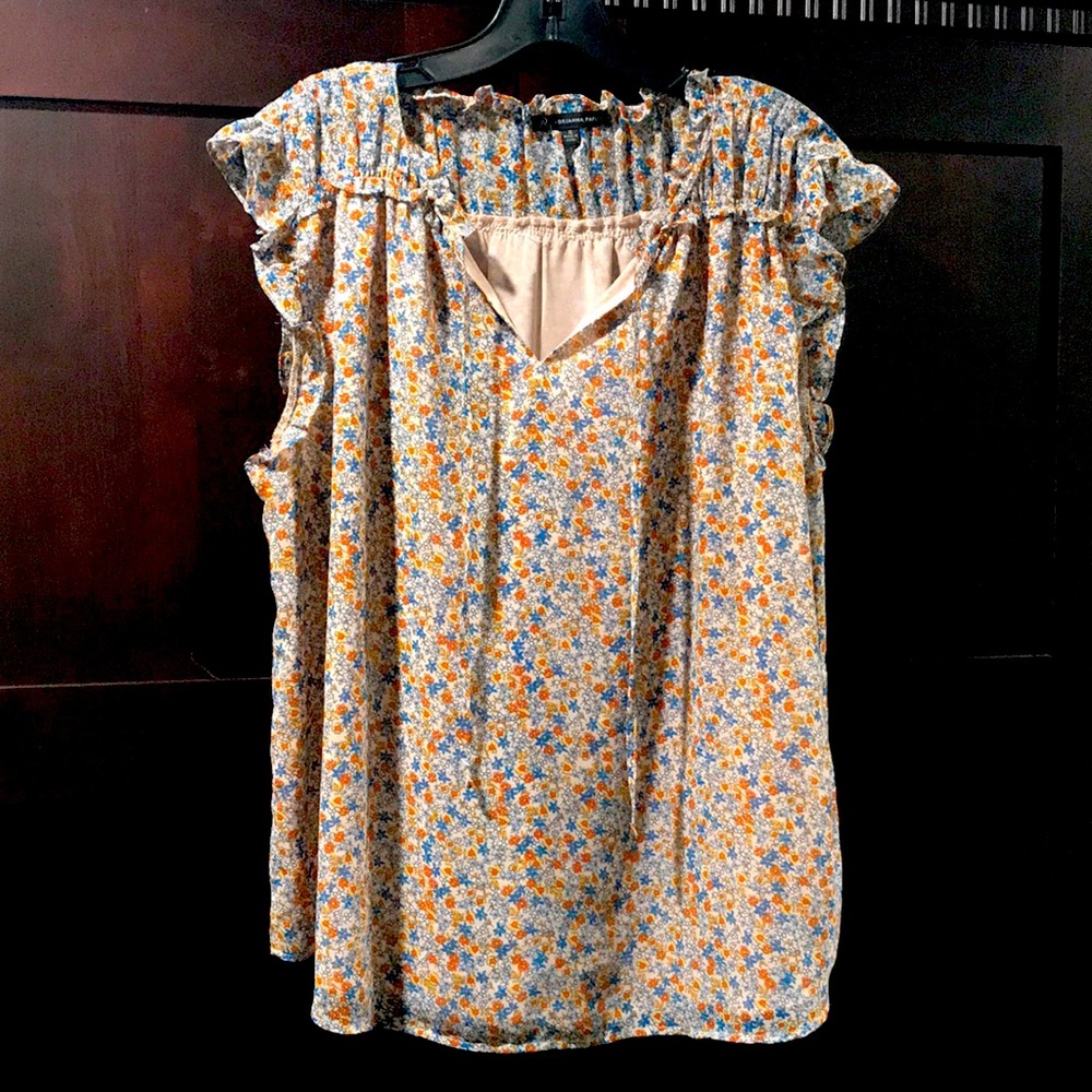 Love little flower print blouse!